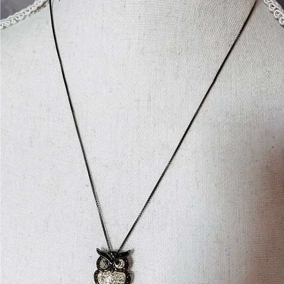 Owl pendant with 18 inch sterling silver chain - Picture 3 of 3